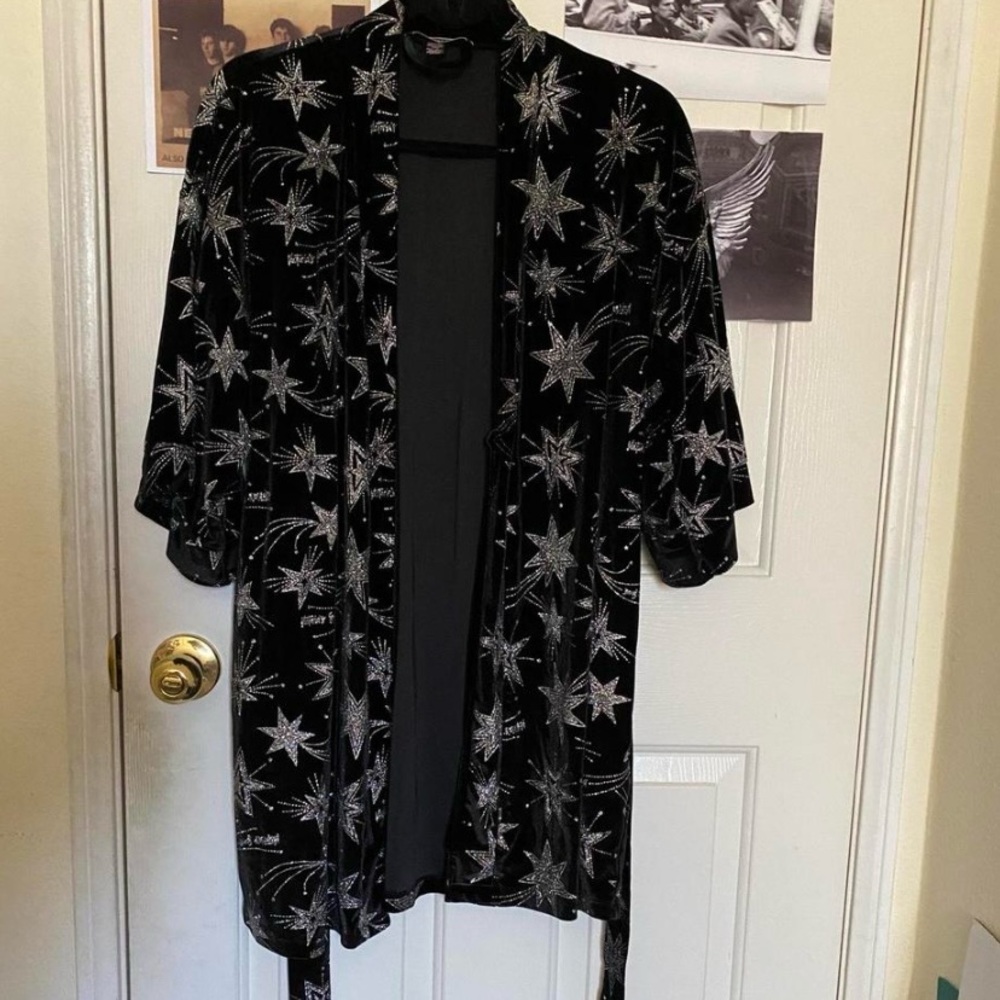 Victoria’s Secret Black Velvet Glittery Sliver Shooting Stars Short Kimono Robe - Picture 2 of 5